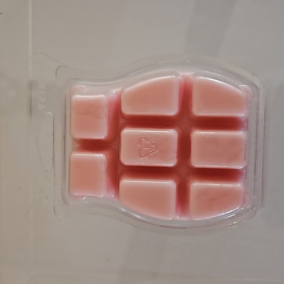 Strawberry Taffy Scentsy Bar - New - Picture 2 of 2